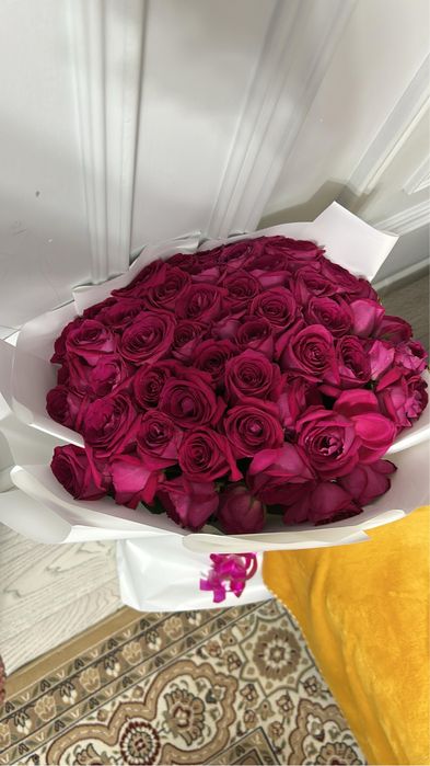 Букет роза сатылады 51 штук метровый