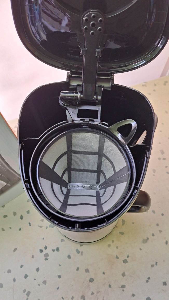 Blokker BL-21001 шварц кафемашина с термос кана, черна 1L,900W