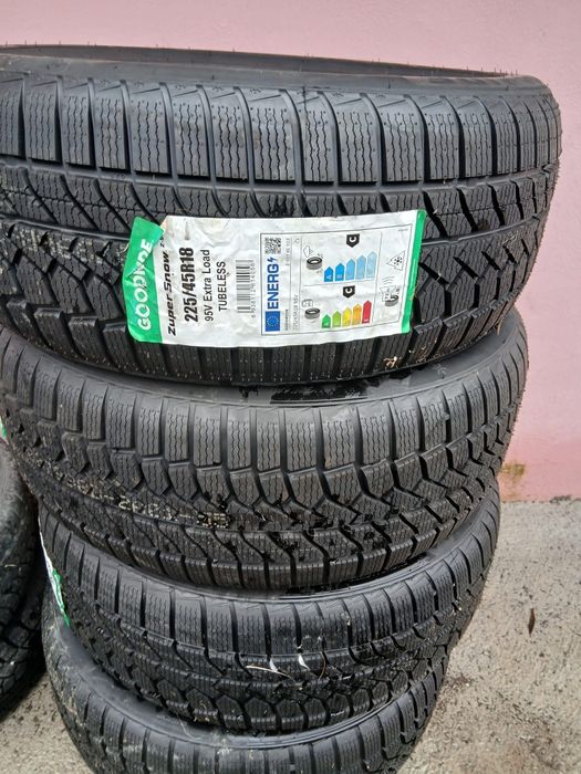 Vând cauciucuri noi, nefolosite