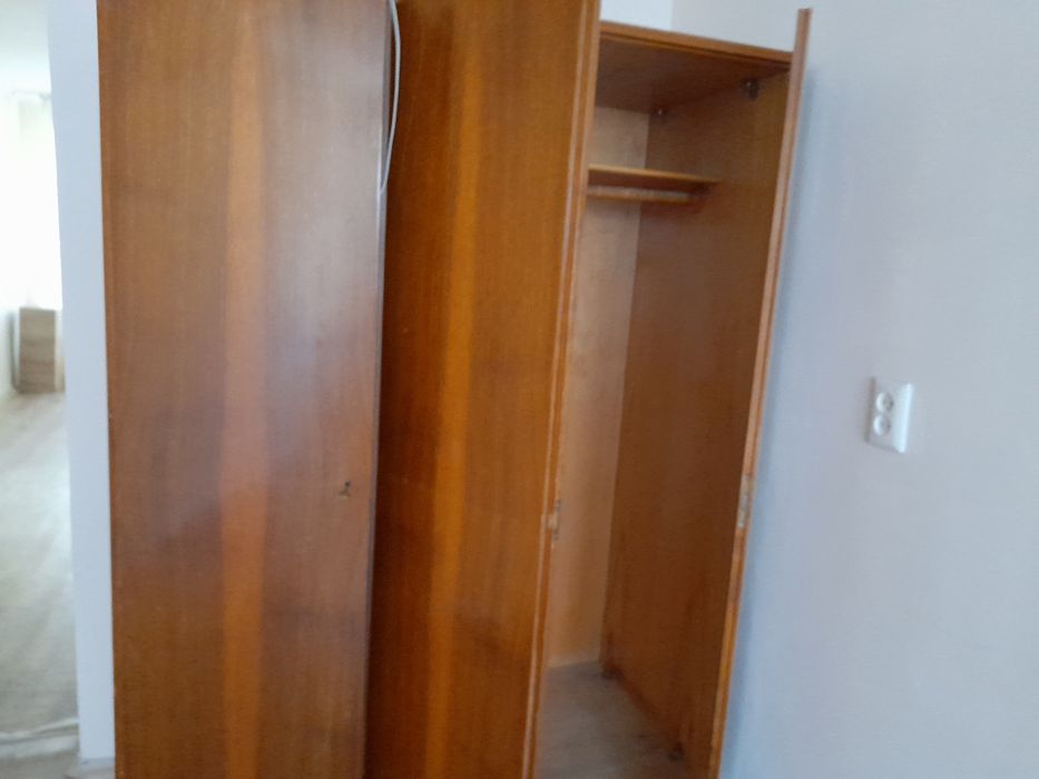 Отдам шифоньер срочно всё целое