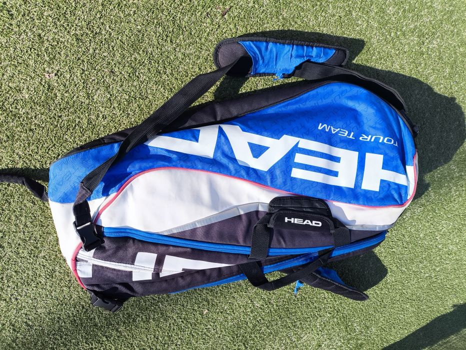 Продавам запазени сакове за тенис на корт.