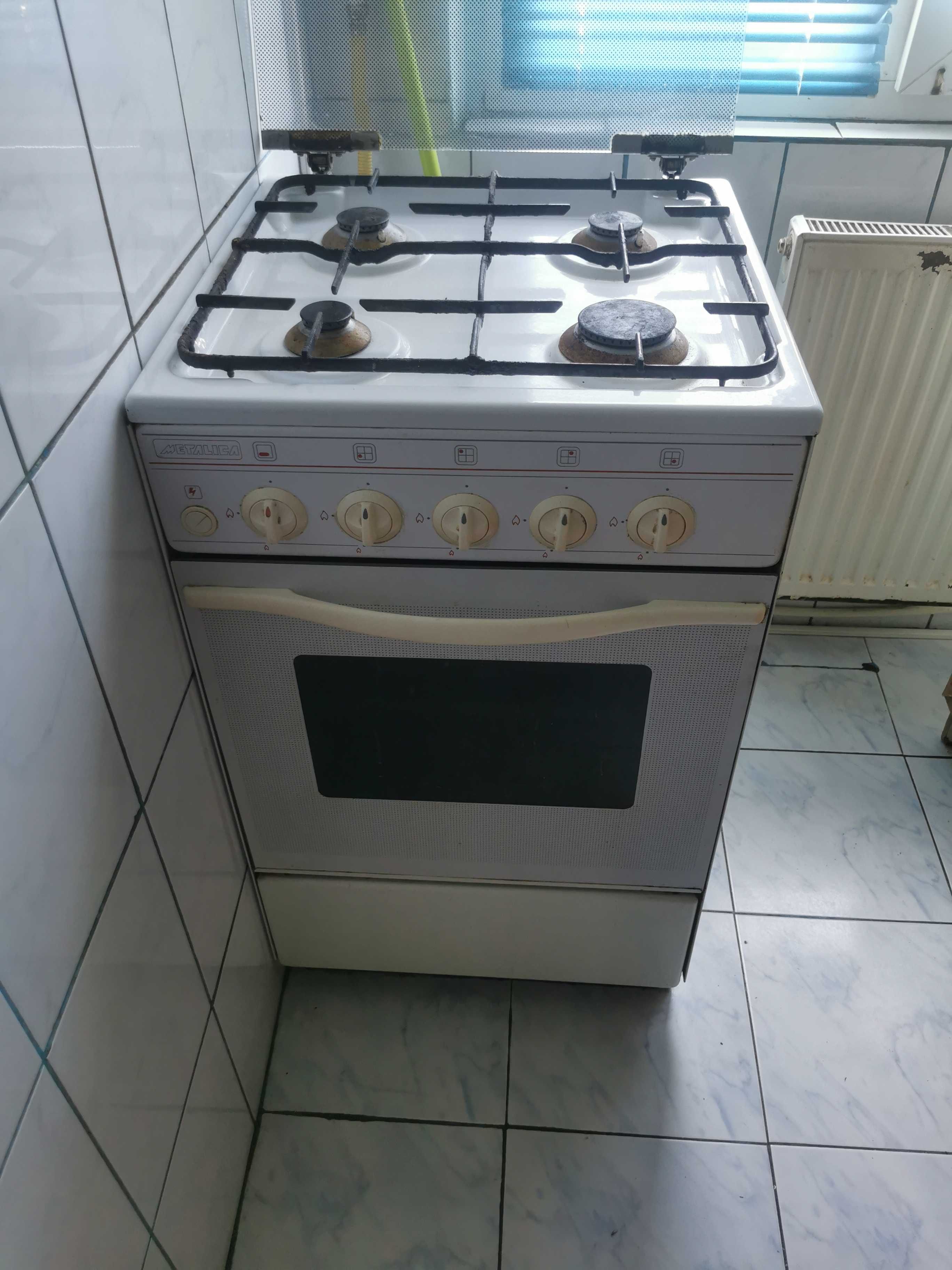 Vând aragaz cu 4 ochiuri