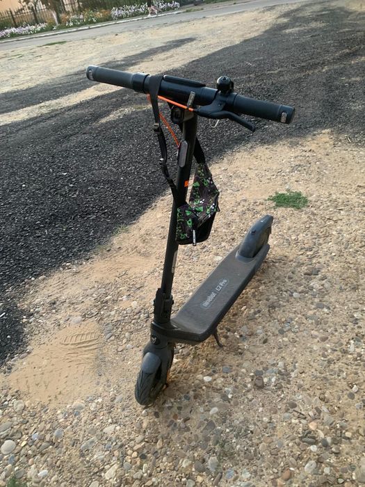 Vând Ninebot E2  PRO 2025