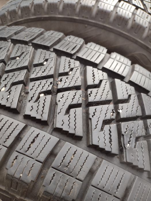 Перфектни 2бр.215/65/16С Ласа дот4715