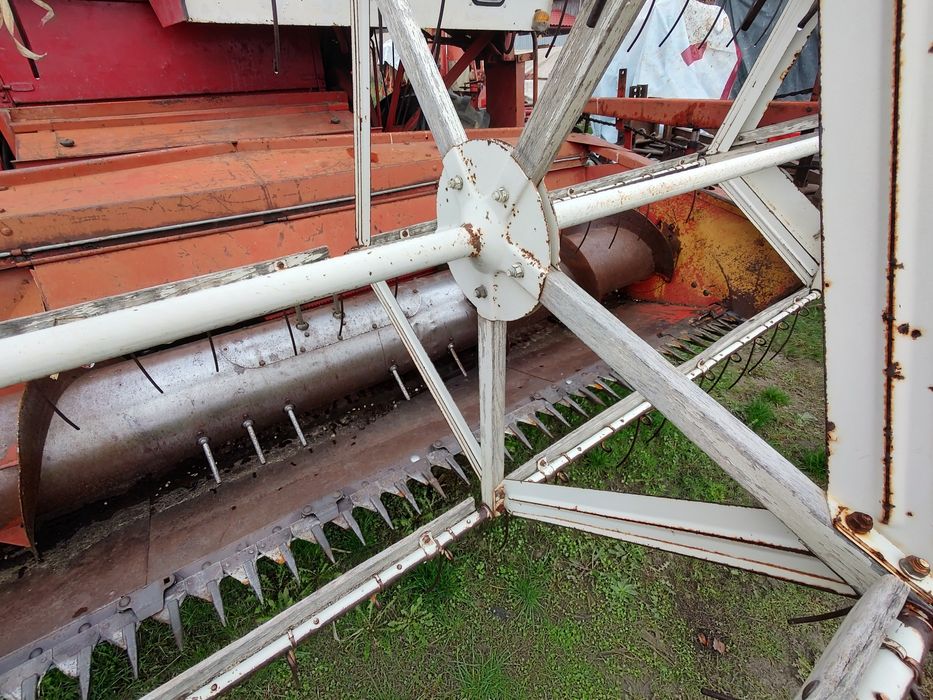 Vând masa combina International 531