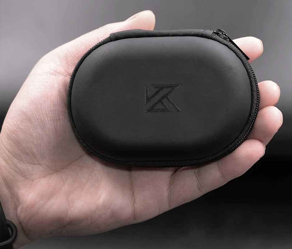 Продам новый чехол черного цвета эко кожа для наушников KZ и др.