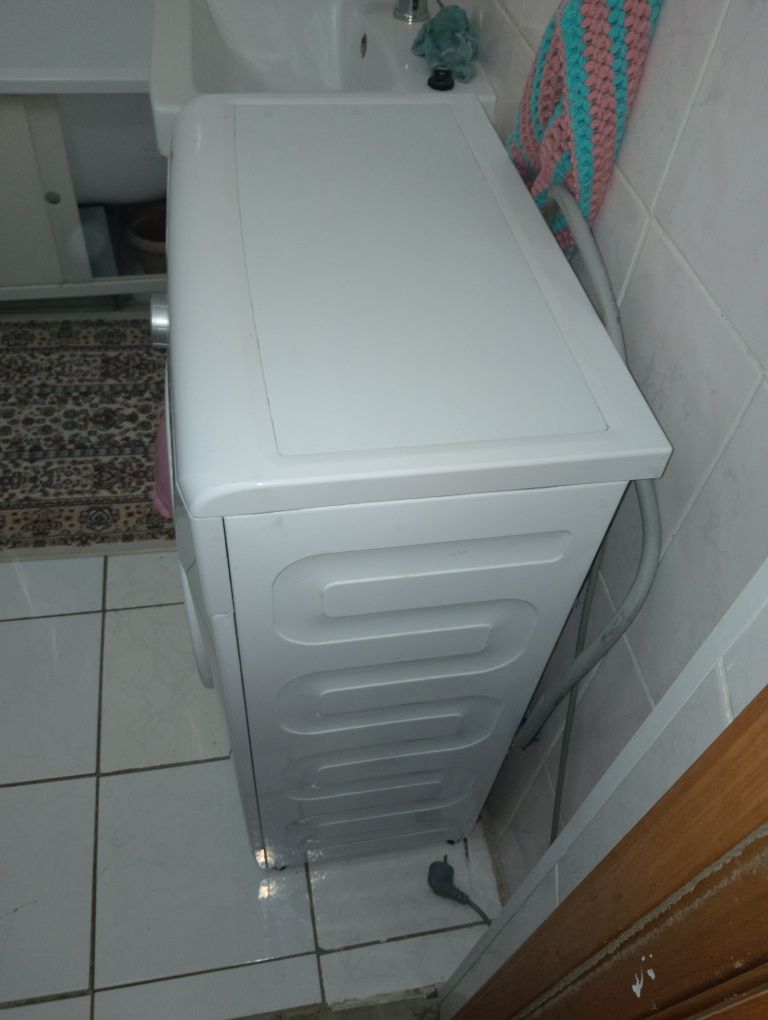 Продам стиральную машинку Beko 4 кг. В отличном состоянии.