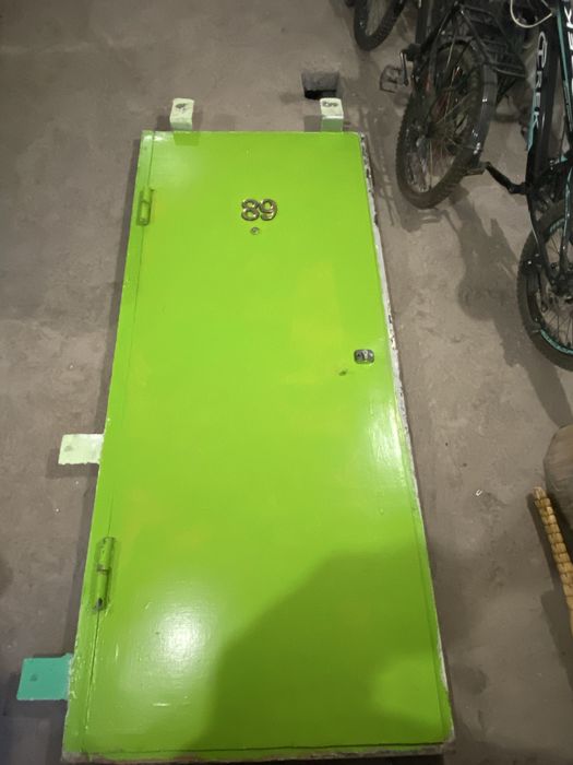 Продаю железный дверь