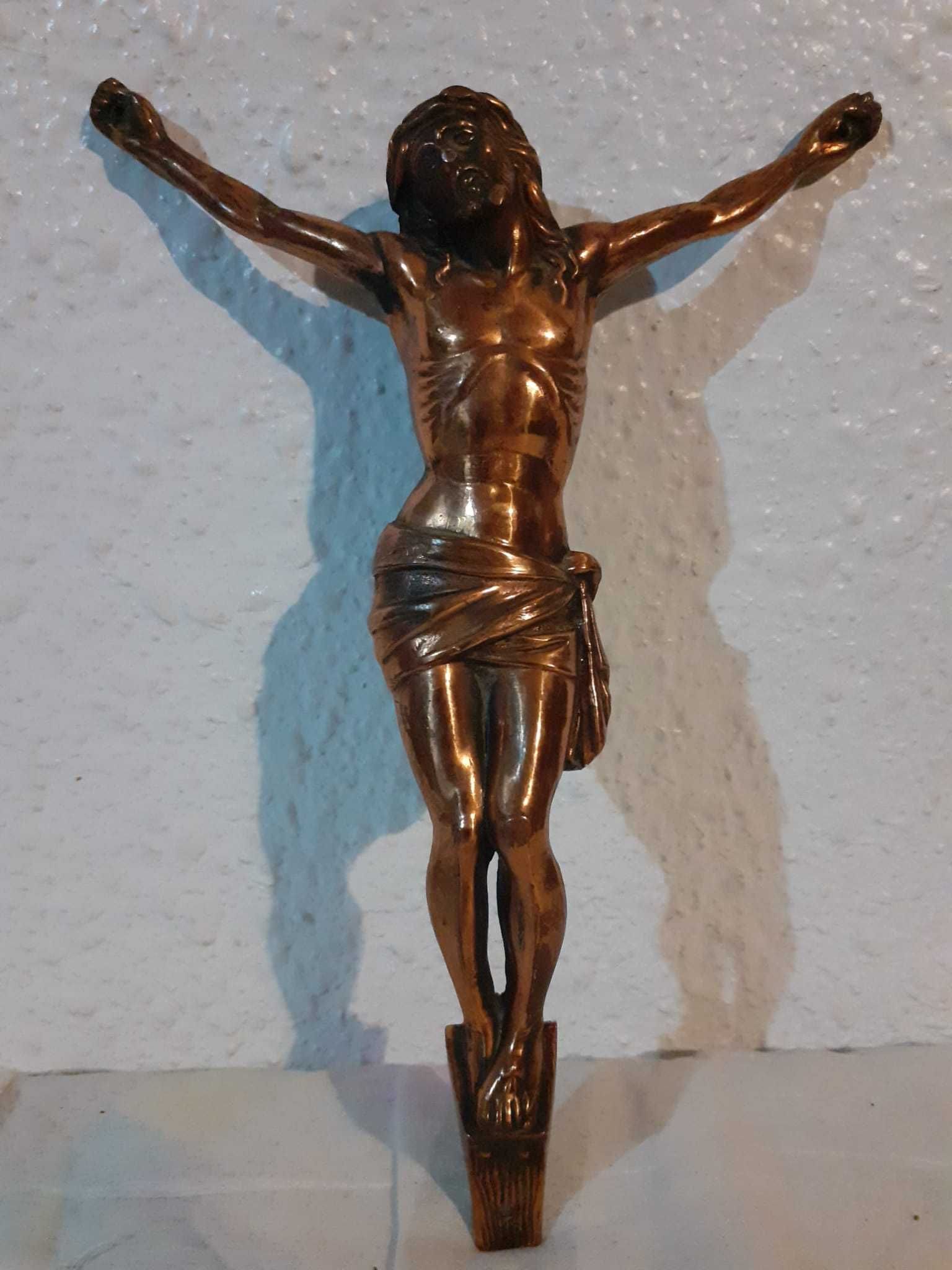 Crucifix pretios de perete