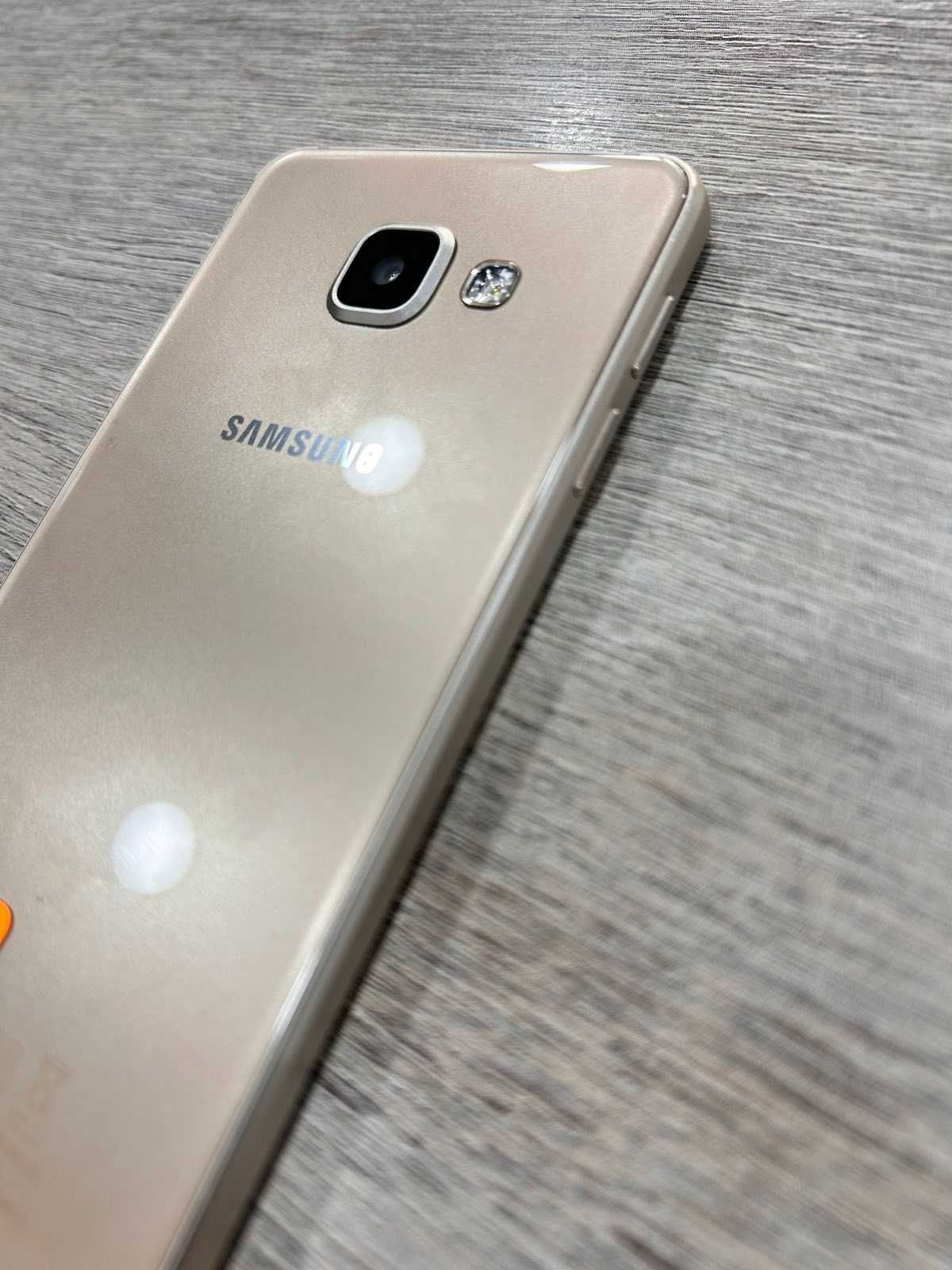 Продава се Samsung Galaxy A3