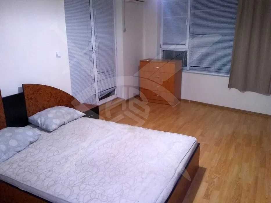 Дава се под наем Тристаен апартамент в Варна, Зимно кино Тракия - 90 кв.м за 475 € - Снимка #2