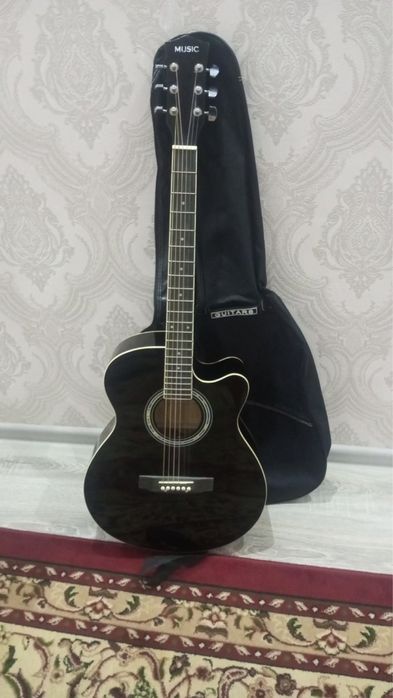 Gitara Akustika