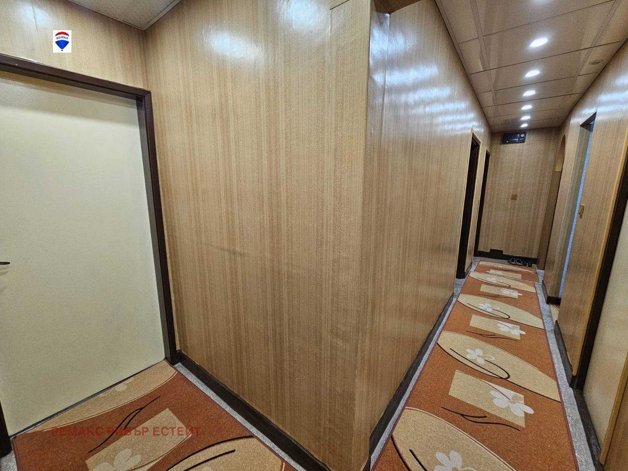 Продава се Тристаен апартамент в Русе, Чародейка - Юг - 103 кв.м за 815 €/кв.м - Снимка #4