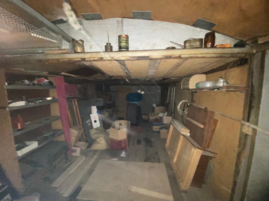 Продам гараж с местом и погребом  10-3,2 м