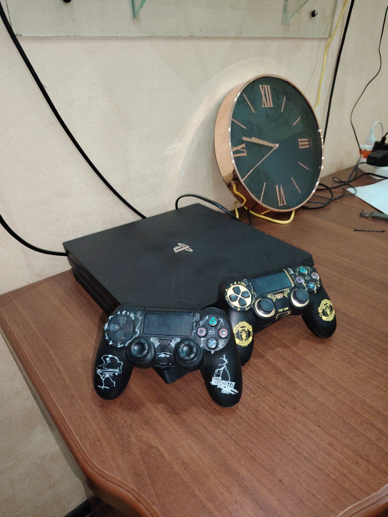 PS 4PRO hotirasi  2TR 3PULT
