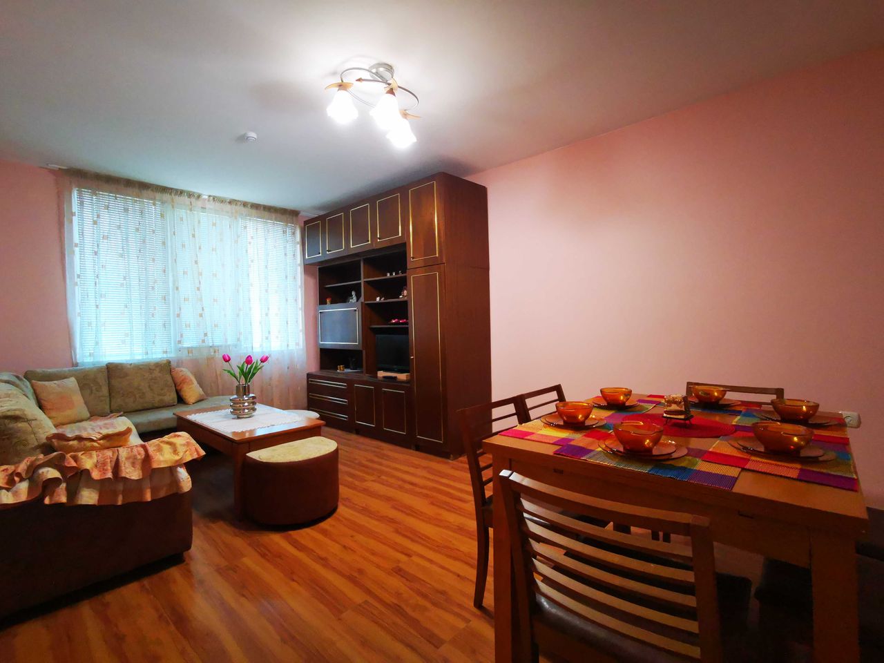 Дава се под наем Тристаен апартамент в Пловдив, Старият град - 75 кв.м за 357 € - Снимка #1