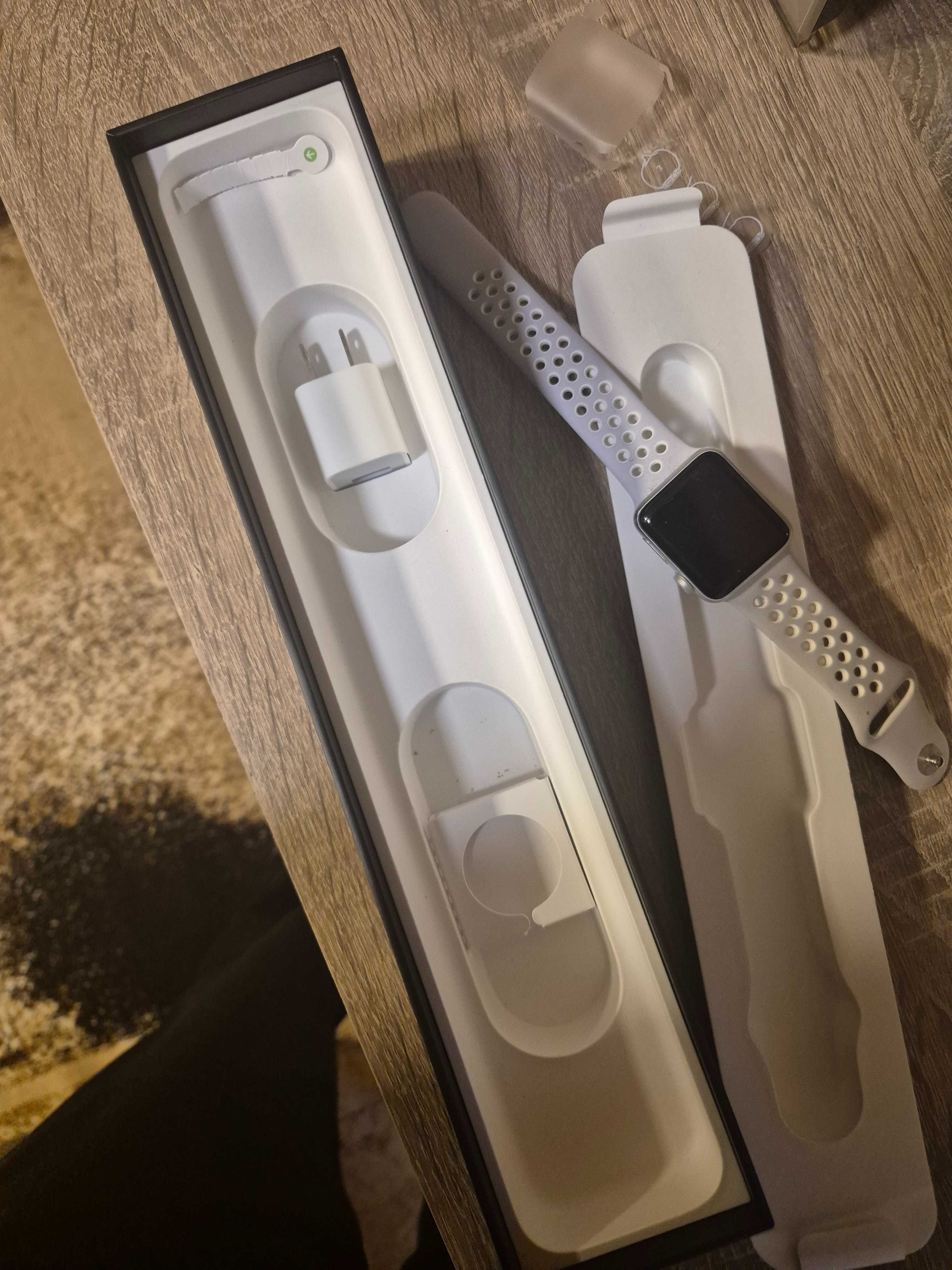 Продавам Apple watch 2 броя