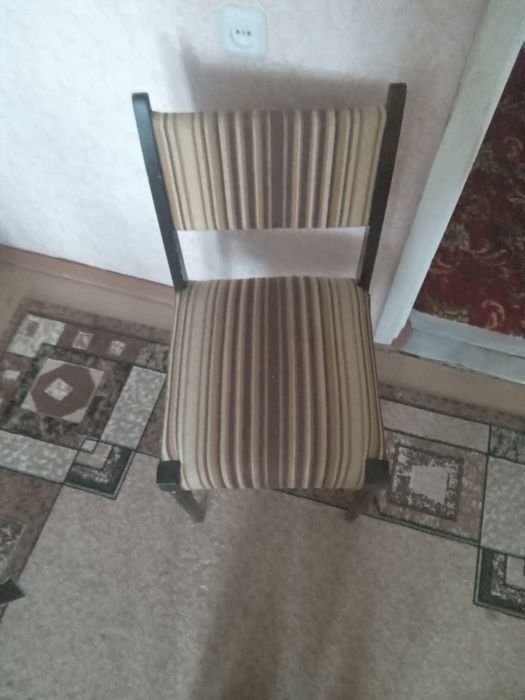 Продам  6 стульев