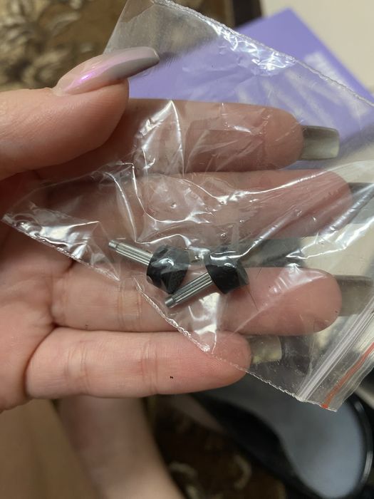 Продавам черни токчета