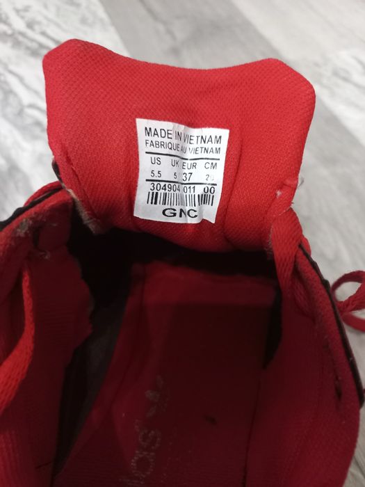 Adidasi Dama diferite marci.