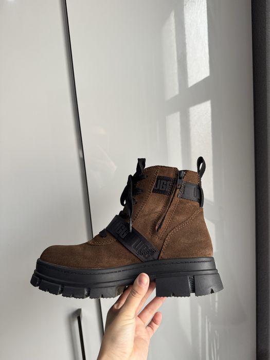 Водоустойчиви дамски боти UGG Ashton Lace-Up