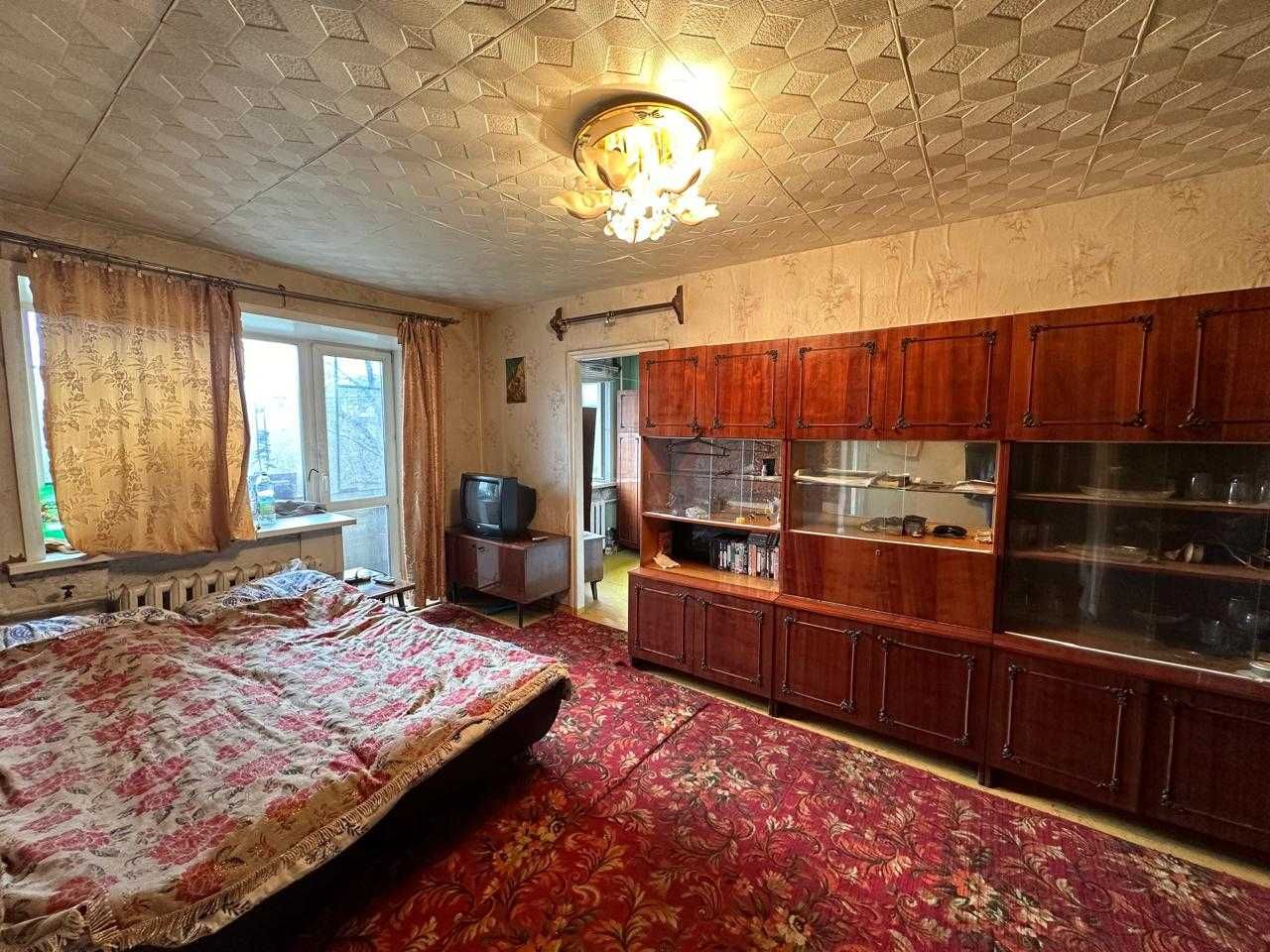 Продаю 2-комнатную по улице Зелинского, 4 этаж, не угловая!