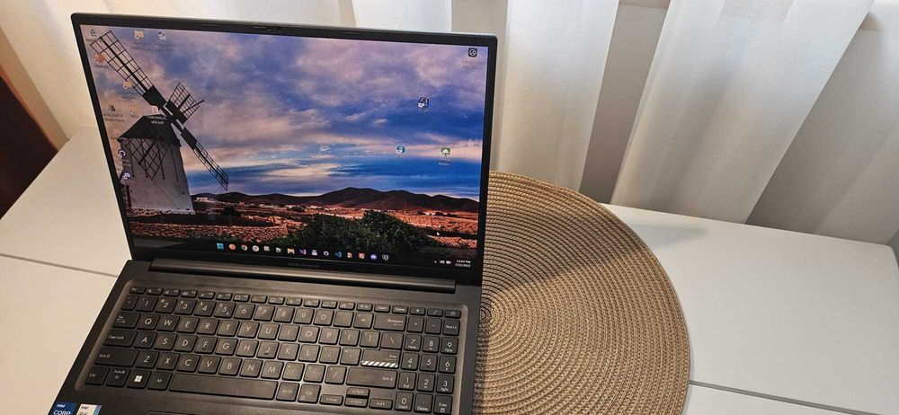 Vand leptop asus 16 oled 3.2k, schimb doar cu PC performant nu Gamming