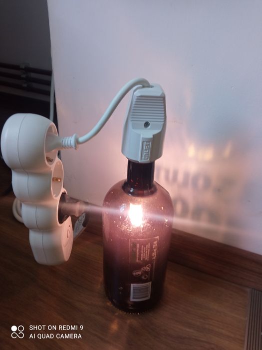 Vând lampă artizanală Vodka Absolut 100 , ideală pentru baruri !