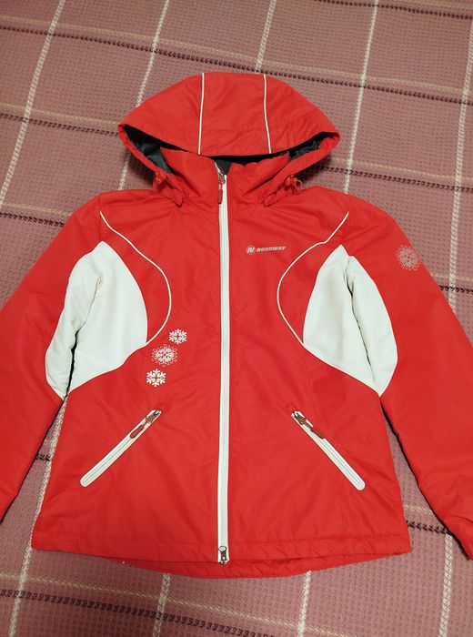 Продам  спортивную куртку. Р-р 48