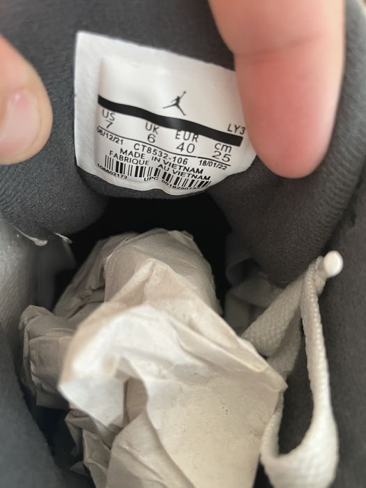 Jordan 3 retro og marimea 40