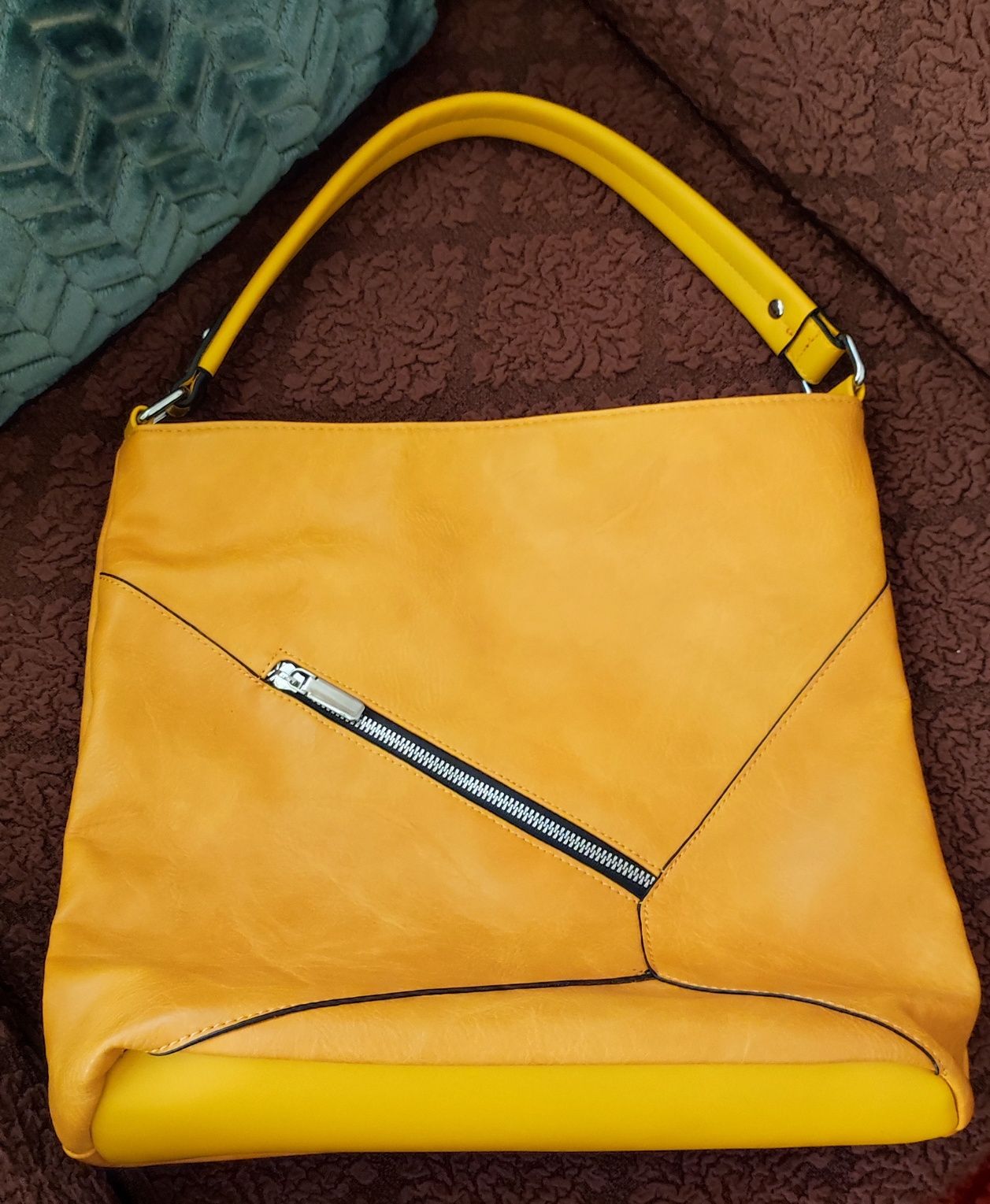 Дамска чанта в жълт цвят