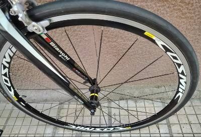 Шосеен карбонов велосипед Bianchi intenso