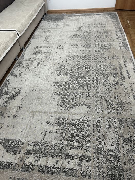 Продам ковер 2/4 в хорошем состоянии