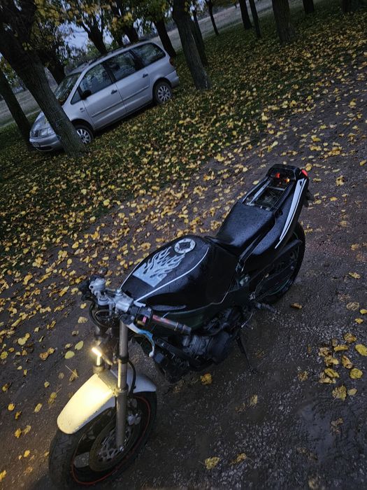 Продавам -Yamaha fzr 600