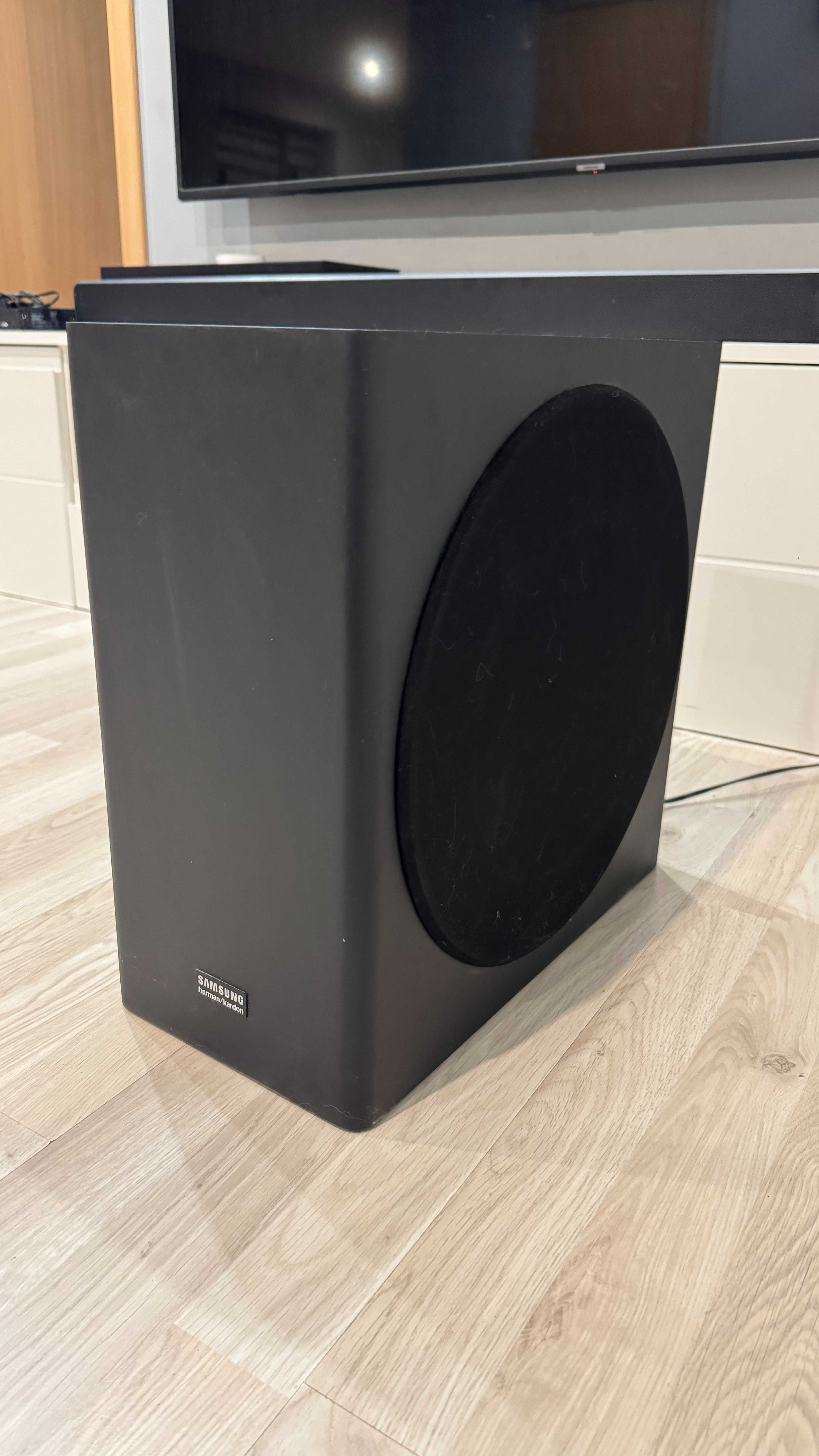 Продавам Samsung Q90R