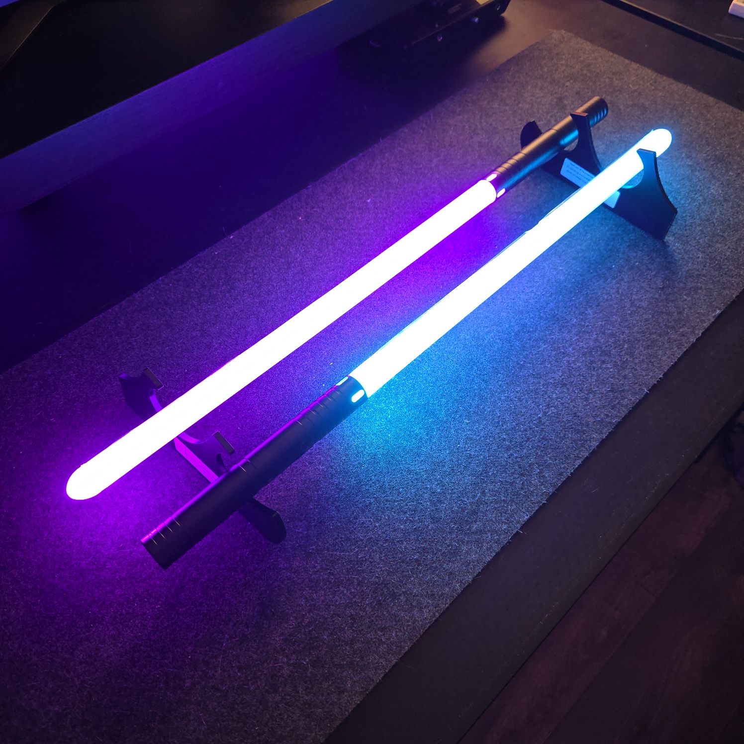 Set 2 Lightsaber Star Wars - 64cm - Sabii RGB Razboiul Stelelor