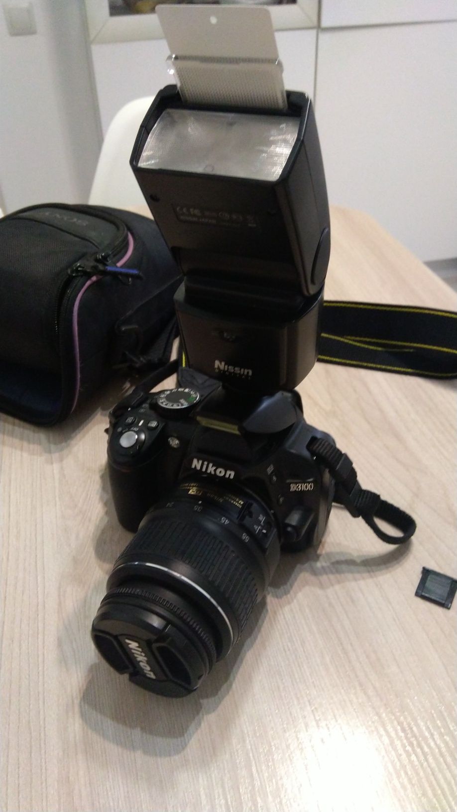 Nikon D3100 со вспышкой Nissin Speedlite Di466