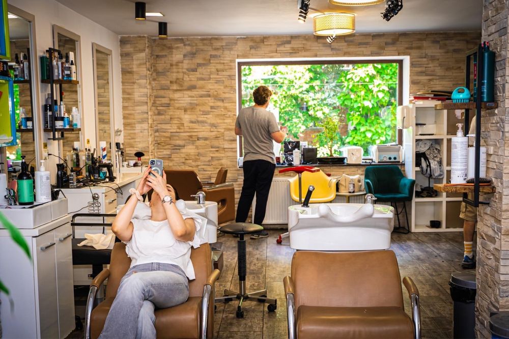 Inchiriere post coafura/frizerie