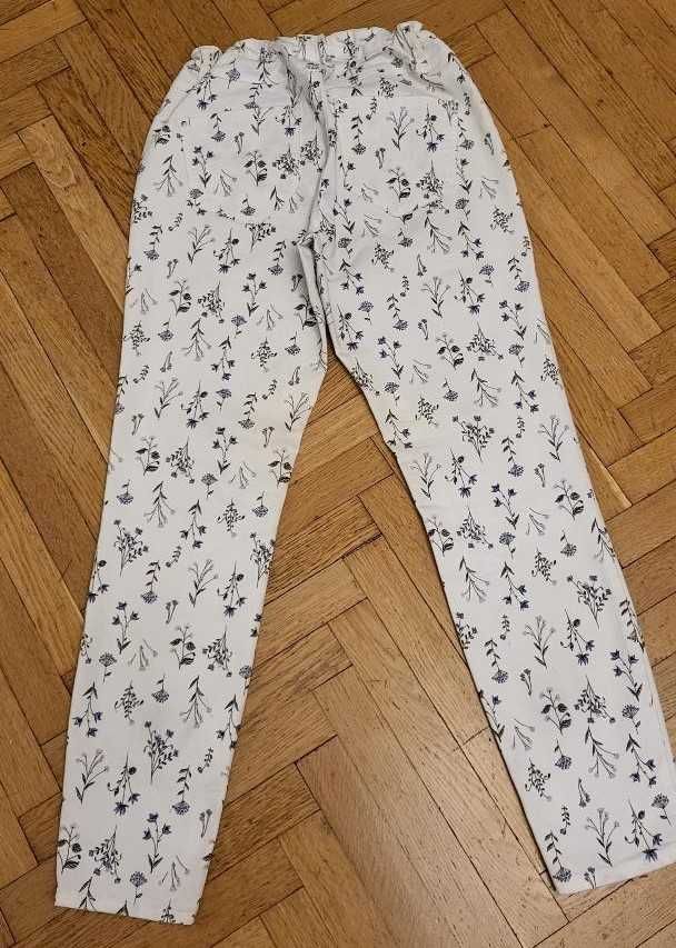 Pantaloni dama C&A albi cu model, mar 38-40