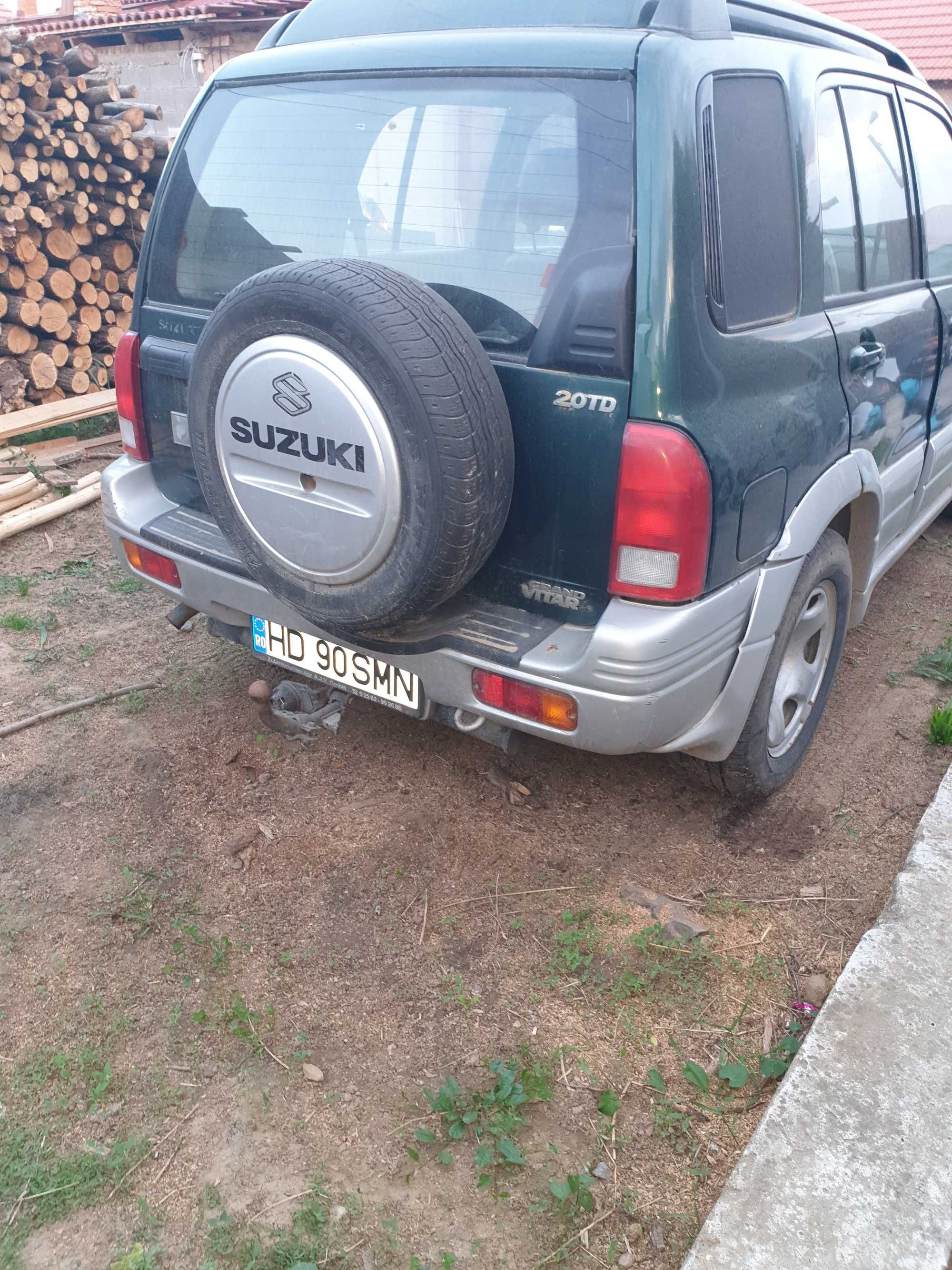Vand Suzuki grand vitara din 2000 in stare buna de funcționare.