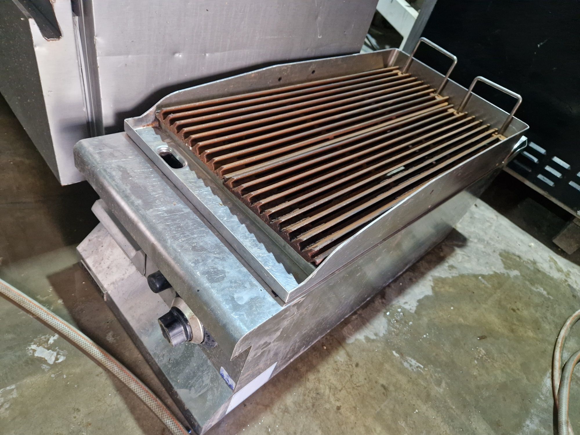 Gratar electric la.380v, neted sau striat