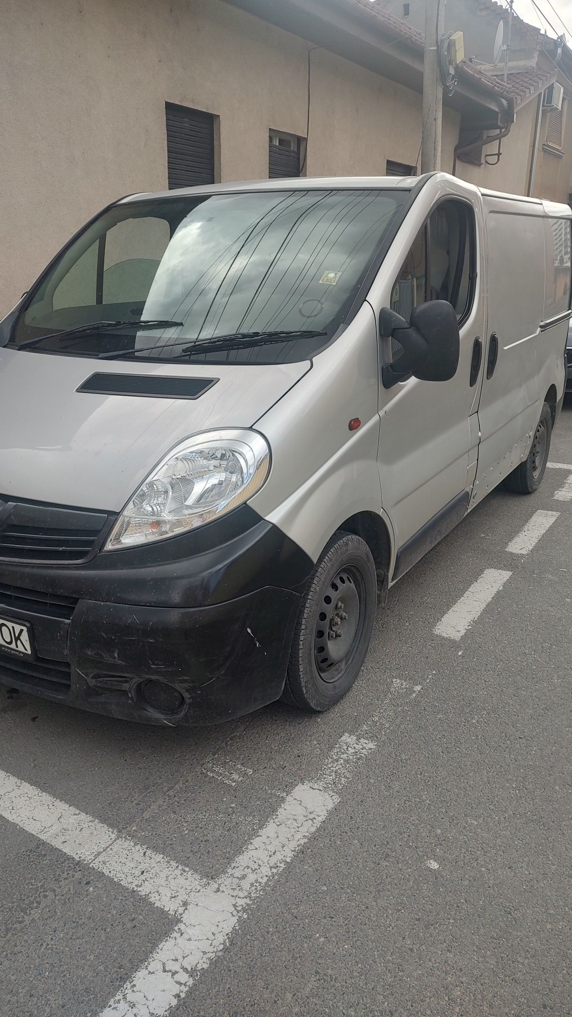 Vivaro de vanzare 5400euro