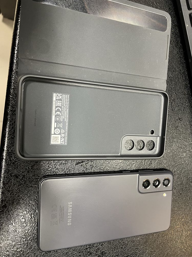 Samsung S21 FE с кутия