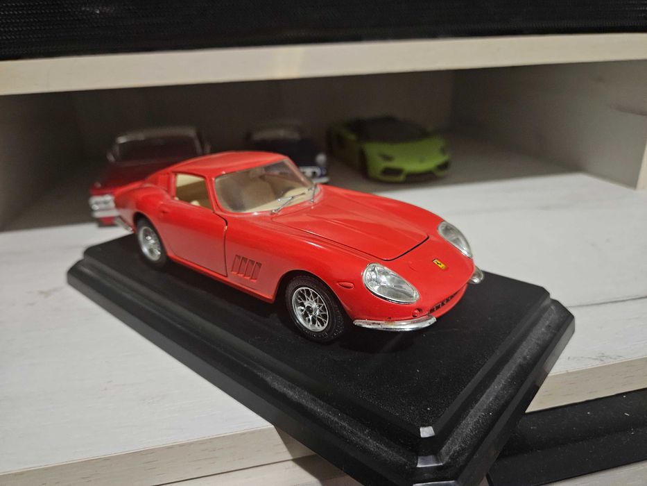 Macheta Bburago Ferrari 275 GTB 4 , scara 1 : 24