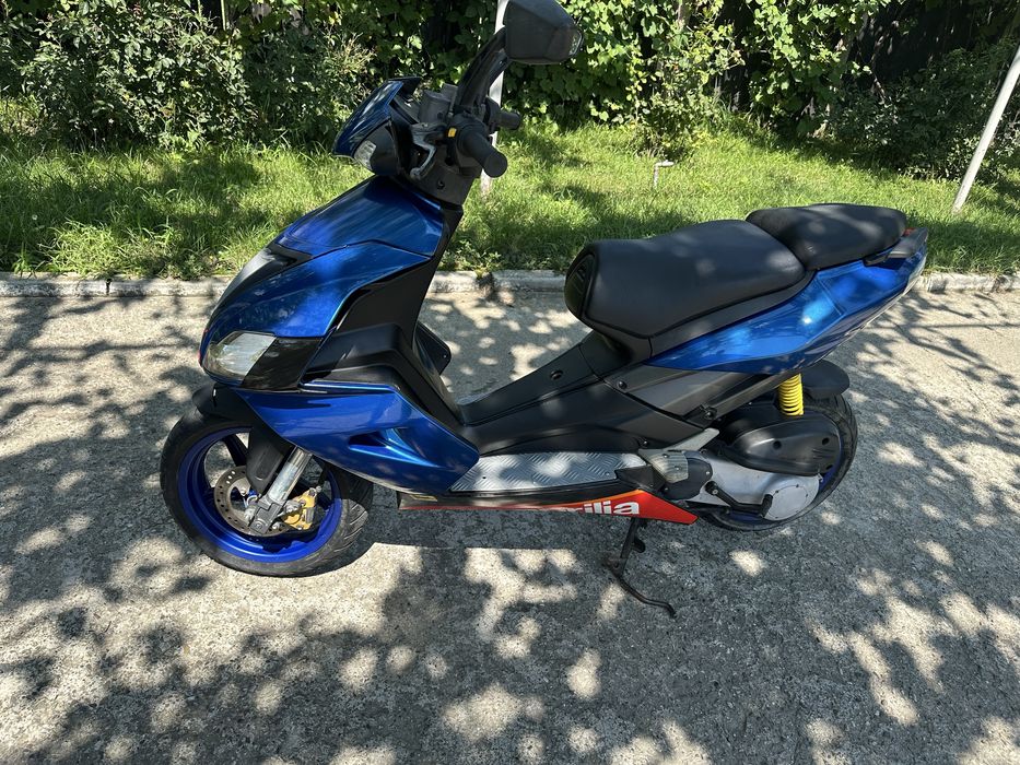 Scuter aprilia sr 50 .Dezmembrez sau vand in intregime