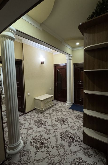 4/5/9 Яшнабадский р-н,40 лет крестик,мебель техника чистый ремонт,95м2