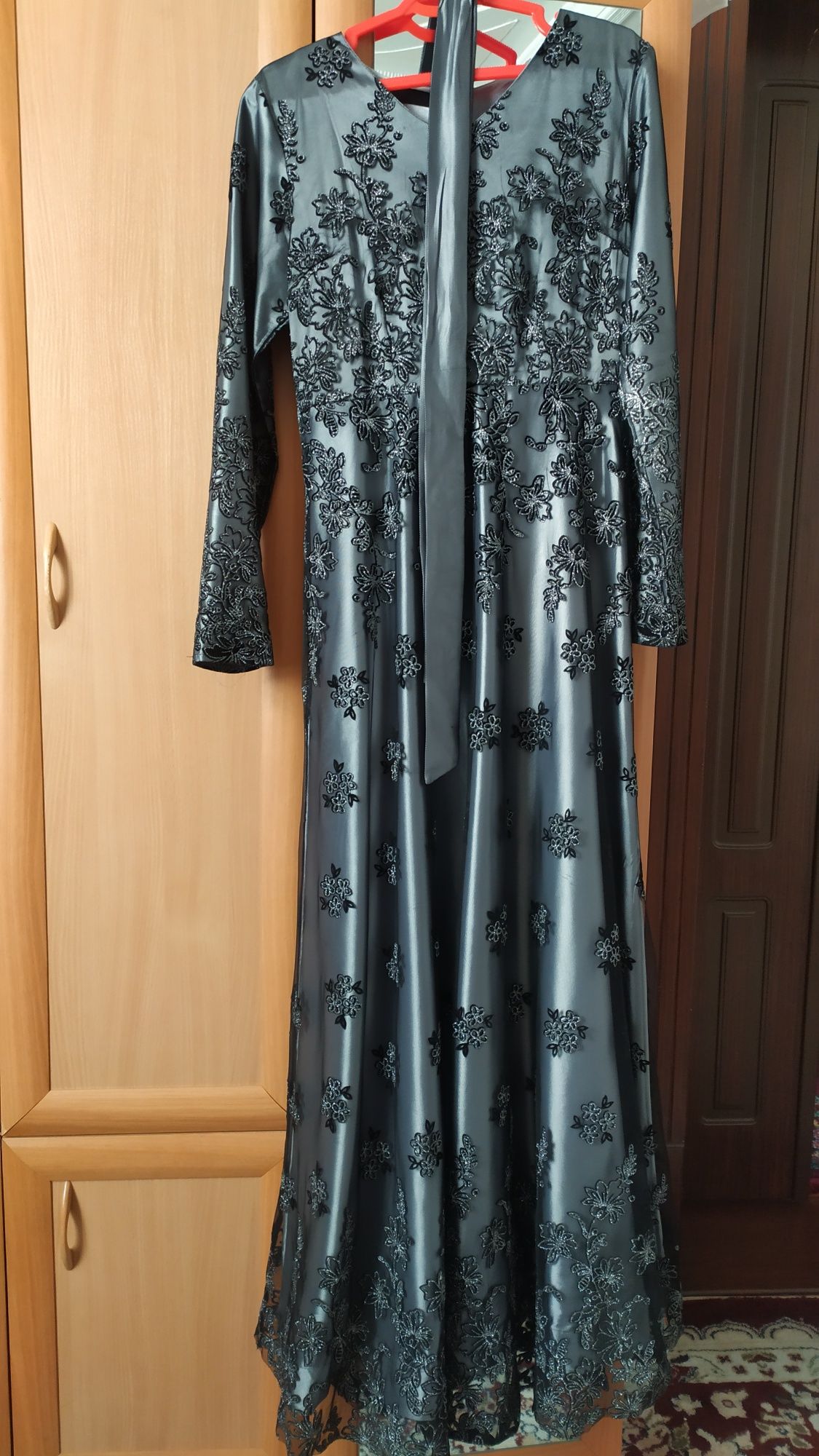 Rangi seriy 48-50 ga bemalol keladi