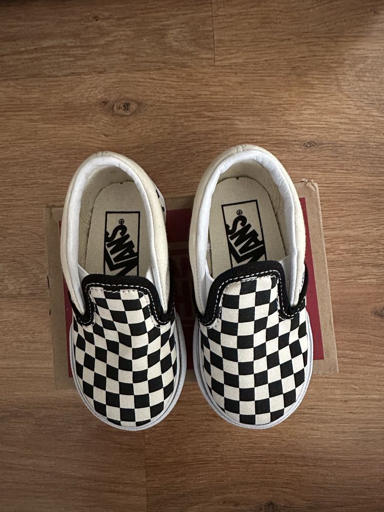 Чисто нови детски обувки-VANS