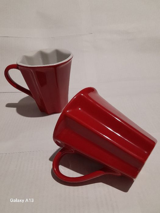 Посуды кружка фарфоровая цвет красный две персоны пройзведено в Швеции