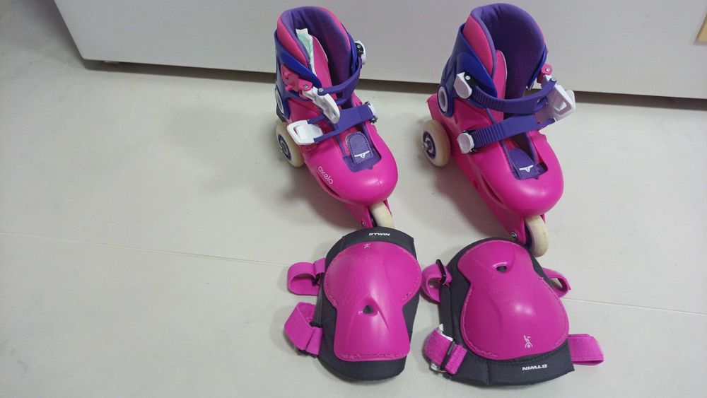 Role fete Btwin 3 roti mărimea 26-28 cu genunchiere